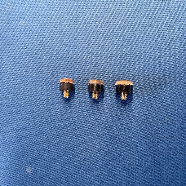Screw in house cue tips